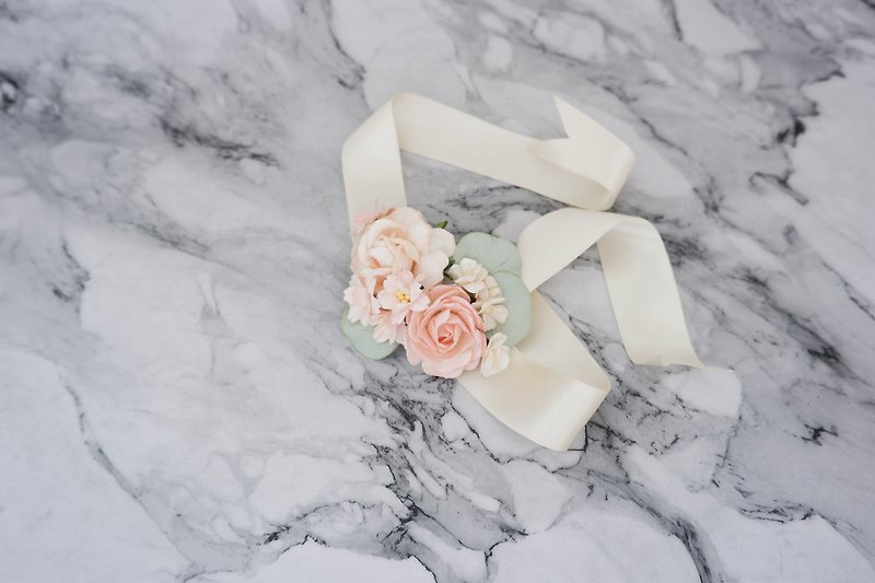 Wedding flower wrist corsage blush ivory, floral bracelet - 襟花/結婚襟花 - 紙 粉紅色