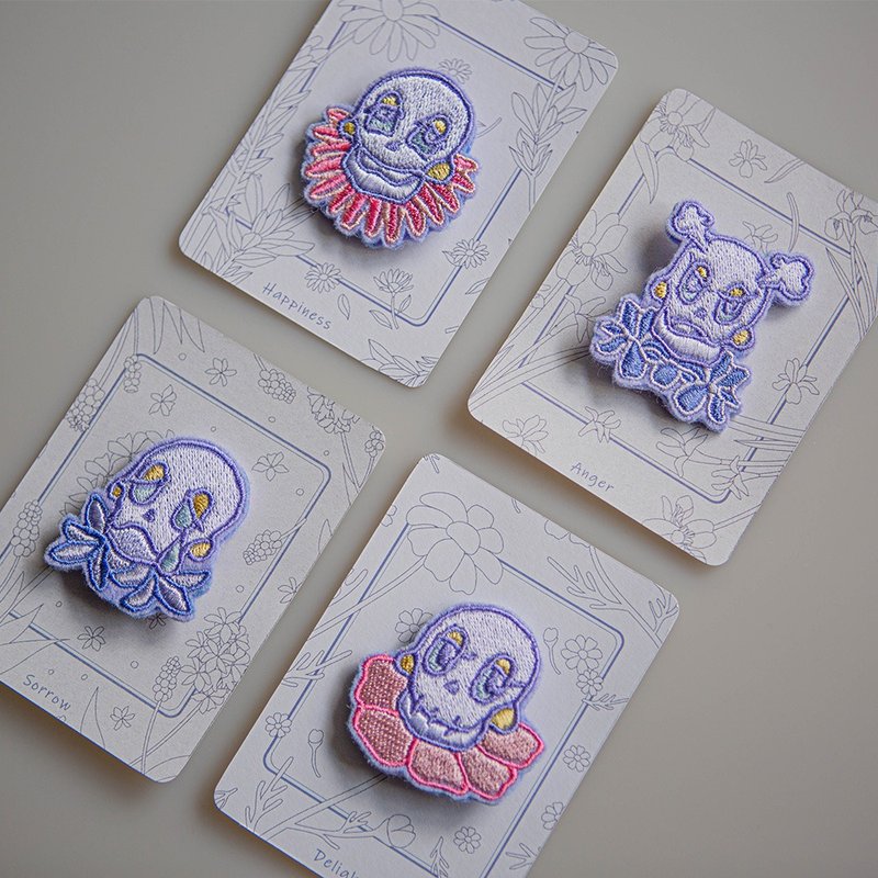 刺繡 別針 - 喜 怒 哀 樂  / 一套4件 - 胸針 - 繡線 紫色