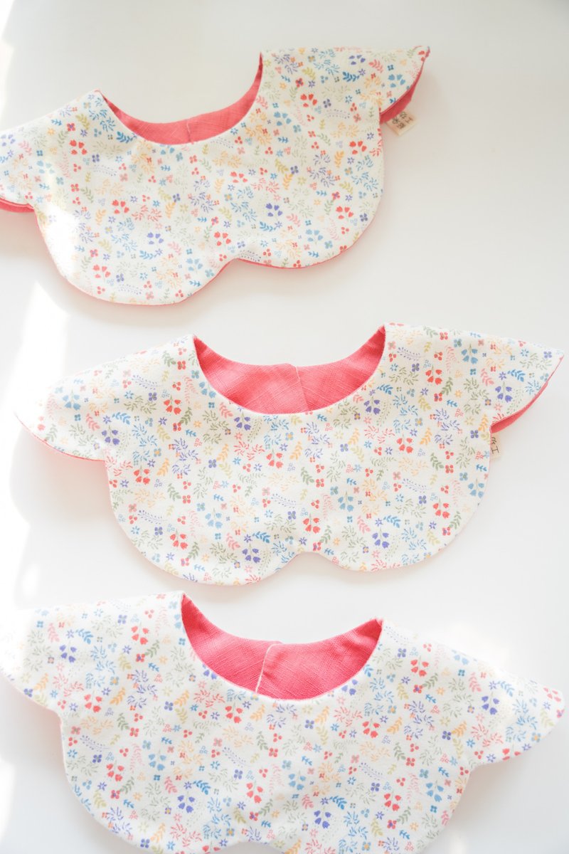 Little flowers and dots baby bibs and flower bags - ผ้ากันเปื้อน - ผ้าฝ้าย/ผ้าลินิน สึชมพู