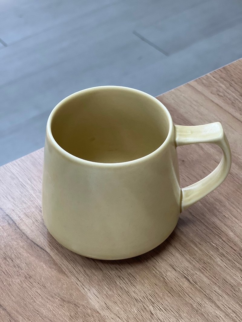 [Refurbished] Cores KIKI Mino Ware Mug | Yellow Made in Japan - แก้วมัค/แก้วกาแฟ - เครื่องลายคราม สีเหลือง