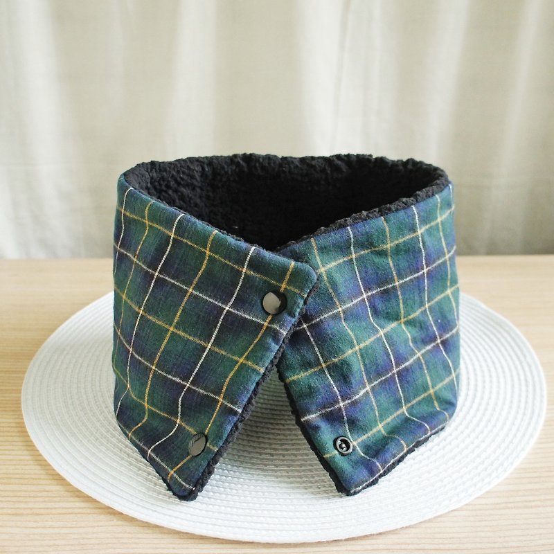 Lovely【Japanese cloth】College style brushed lamb cashmere scarf short scarf, dark green and black - ผ้าพันคอถัก - ผ้าฝ้าย/ผ้าลินิน สีเขียว