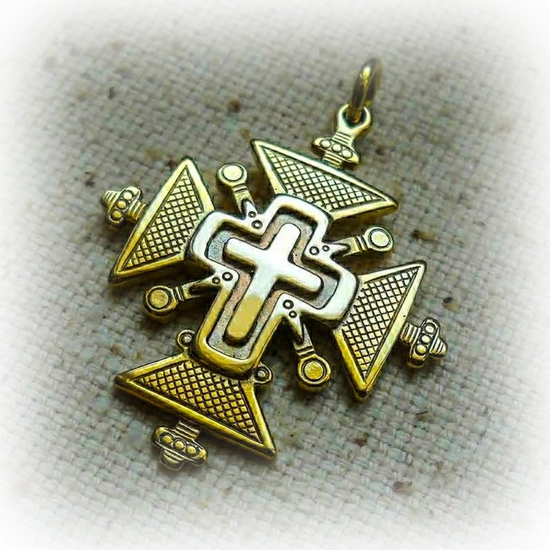 Brass cross necklace pendant,Vintage Brass Cross charm,Die Struck Brass Cross - พวงกุญแจ - ทองแดงทองเหลือง สีทอง