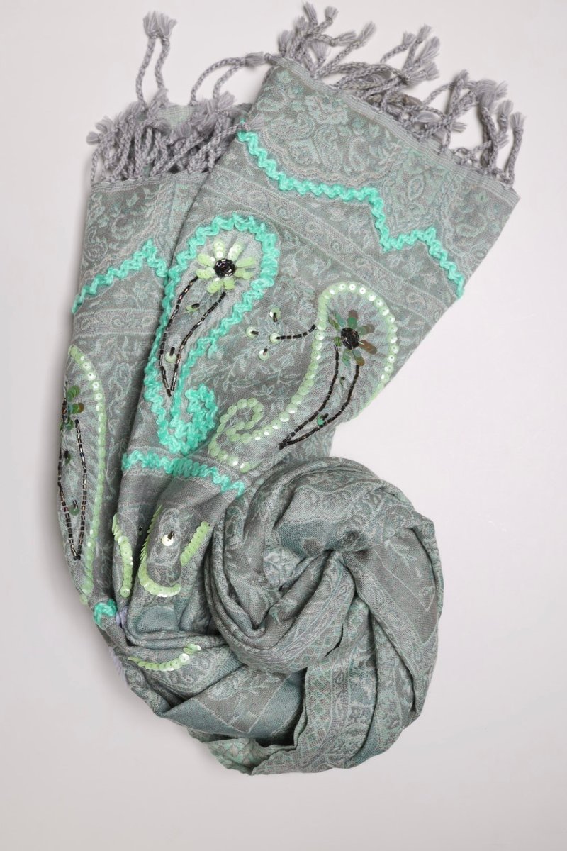 【精品禮盒】喀什米爾水煮羊毛手工刺繡圍巾披肩淺薄荷綠色釘珠款 - 圍巾/披肩 - 羊毛 綠色