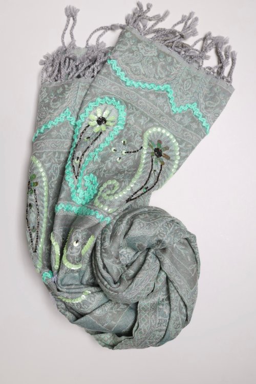 M31仙女星工作室 【精品禮盒】喀什米爾水煮羊毛手工刺繡圍巾披肩淺薄荷綠色釘珠款