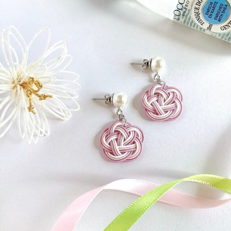 Earrings [Light Purple] Mizuhiki flowers and cotton pearls Mauve swaying - Earrings & Clip-ons - Other Materials Purple