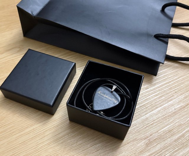HeadphoneDog Rock ギターピック レザーコード調節可能な