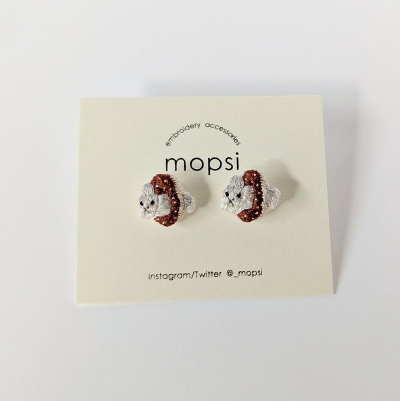 ドーナツを突き抜けるうさぎ　刺繍ピアス/イヤリング - 耳環/耳夾/耳骨夾 - 繡線 咖啡色