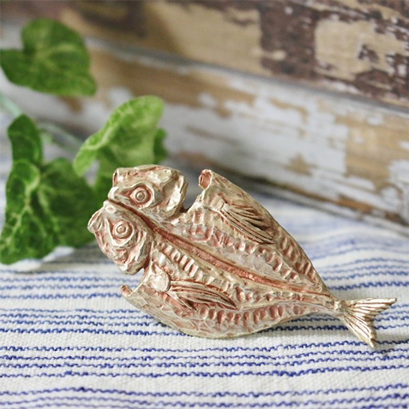 Dried Horse Mackerl Horse mackerel / pin brooch PB046 - Brooches - Other Metals Gold