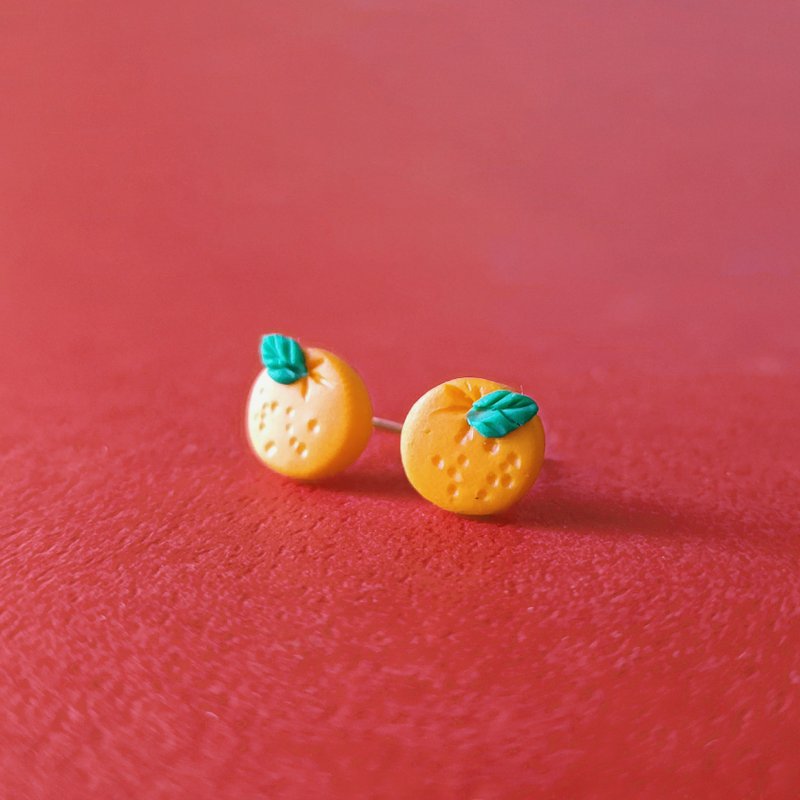 bi juicy//Big orange handmade soft clay small earrings - ต่างหู - ดินเหนียว สีส้ม