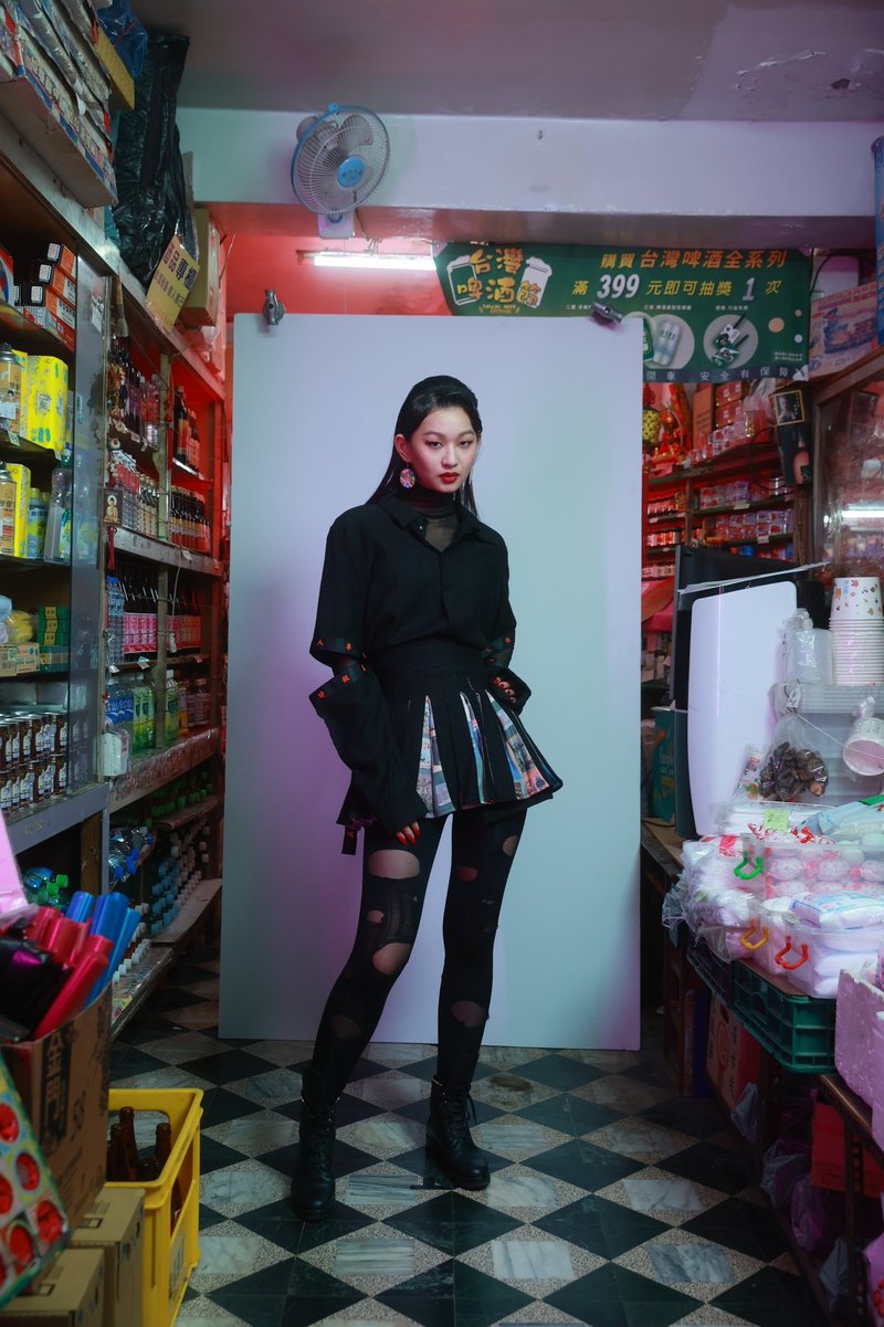 INF 手肘後背解構襯衫 - 女襯衫 - 棉．麻 黑色