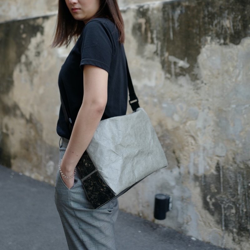 Tyvek crossbody bag with recycled leather - Lava gray/black - 側背包/斜背包 - 環保材質 灰色
