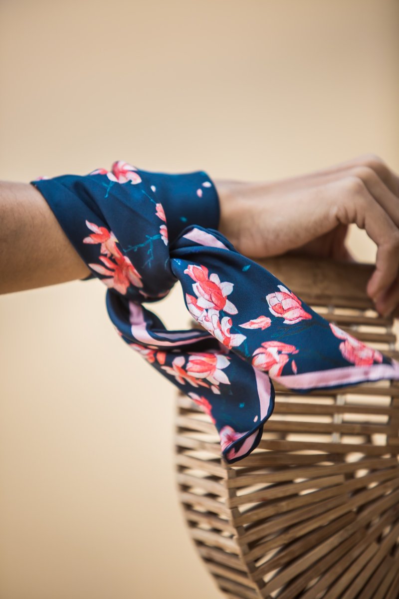 Bandana 100% Silk, Floraison, Size 53x53 cm. - 髮夾/髮圈 - 絲．絹 橘色
