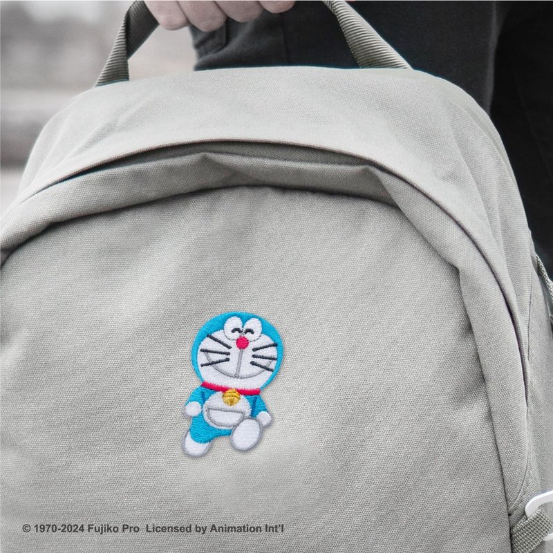 JzFun / Doraemon 刺繡造型別針 (花園) - 徽章/別針 - 繡線 多色