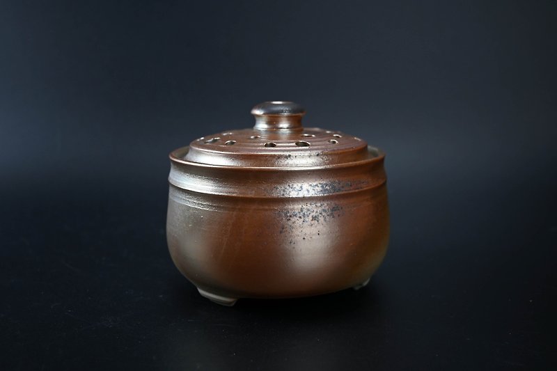 Two-piece wood-burning incense burner with flip-up lid [Zhenlin Ceramics] - ของวางตกแต่ง - ดินเผา 