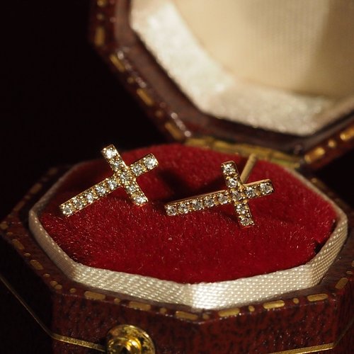 IRIZA Jewellery 18K金迷你鑽石十字架耳環 18K Gold Mini Diamond Cross Earrings