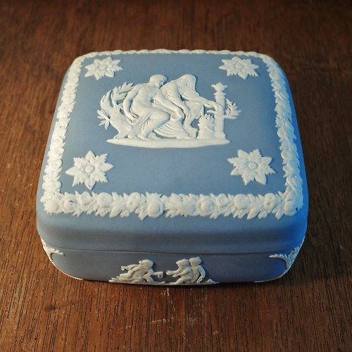 雷紋印古物屋 Raimonjirushi Vintage WEDGWOOD JASPER 英國名瓷 白玉浮雕 浮雕玉石 方型收納盒 珠寶盒