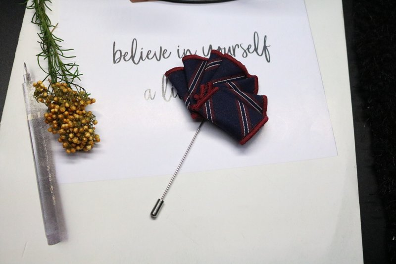 条纹口袋巾胸针改良版懒人口袋巾插针 - 胸針 - 棉．麻 多色