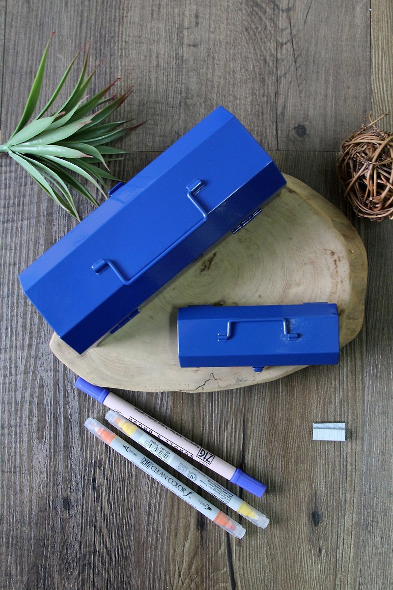 Japan Magnets Retro Industrial Style Mini Toolbox / Pencil Box / Storage Box (Blue) - Pencil Cases - Other Metals Blue