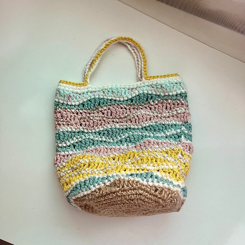 Hand hooked wave pattern spring color handbag - กระเป๋าถือ - ผ้าฝ้าย/ผ้าลินิน สึชมพู