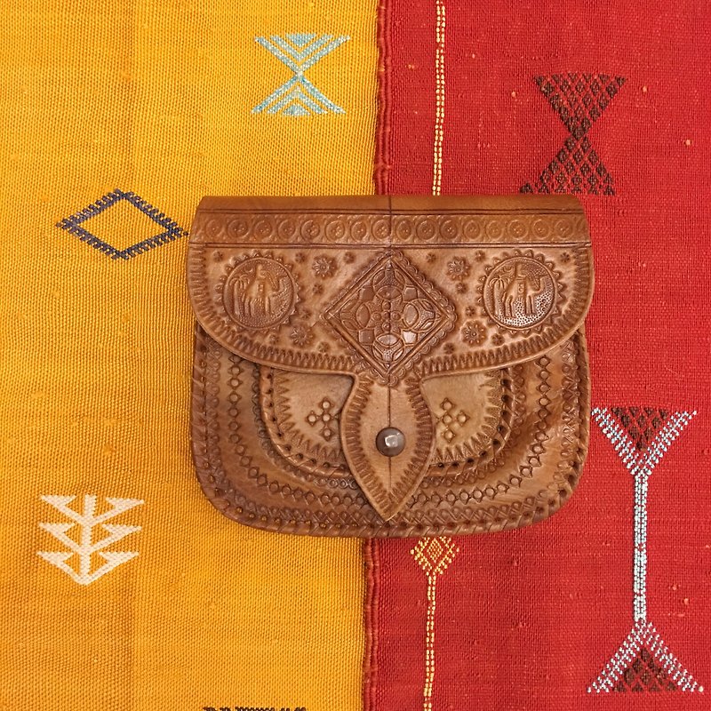 Morocco Handmade Caramel Color Camel Leather Side Backpack Crossbody Bag Saddle Bag Ethnic Style Accessories - กระเป๋าแมสเซนเจอร์ - หนังแท้ สีนำ้ตาล