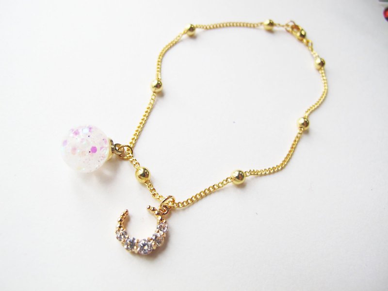 Rosy Garden  Moon and glitter flowing water inside glass ball bracelet - สร้อยข้อมือ - แก้ว ขาว