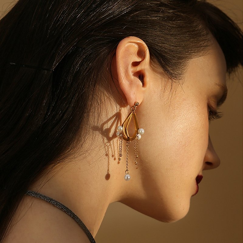 【Mell】lamp earrings Clip-On ear studs - Earrings & Clip-ons - Other Metals Gold