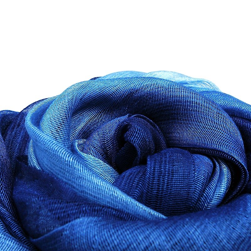 Zhuo Ye Blue Dye-Blue Dye Silk Cotton Scarf - ผ้าพันคอ - วัสดุอื่นๆ สีน้ำเงิน