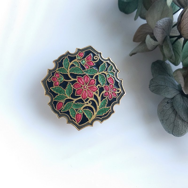 【西洋古董飾品】景泰藍風格  FISH  黑底紅花卉 別針 胸針 - 徽章/別針 - 其他材質 金色
