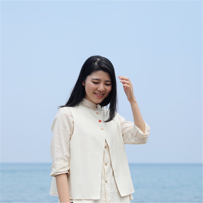 [Tip cloth for clothing and clothes] this white silk hand stitching two wear vest original design - Women's Vests - Silk White