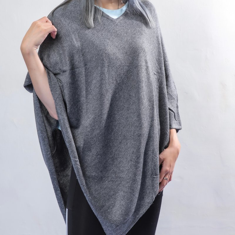 Kashmir wool knitted cloak primary color undyed dark gray natural simple warm and comfortable - Knit Scarves & Wraps - Wool Gray