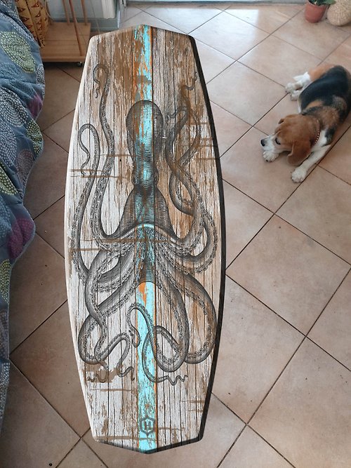 HANDYCOR Surfing bench with octopus pattern