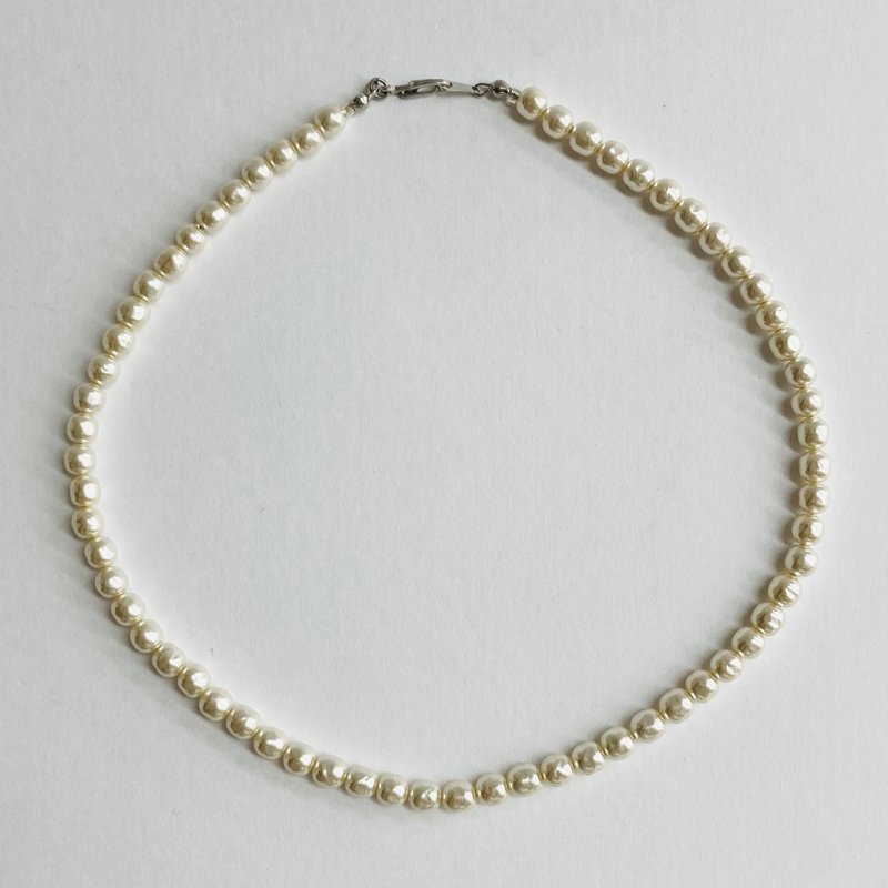 Glass baroque pearl necklace/approx. 6mm approx. 42cm/white cream/R/made in Japan - Necklaces - Glass White