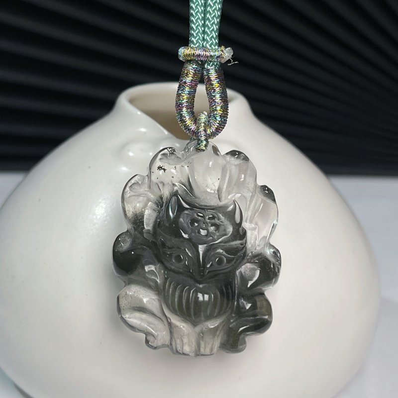 Ice transparent green ghost nine-tailed fox fairy crystal pendant necklace three-dimensional hand-carved fox pyramid with backing - สร้อยคอ - คริสตัล สีเขียว