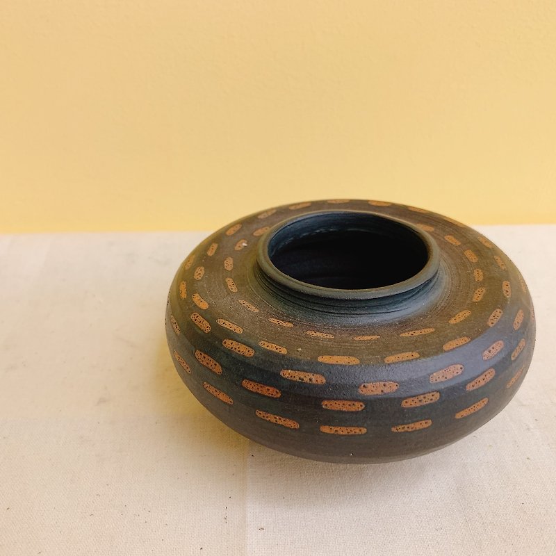Matt black totem flower vessel | Handmade small flower vessel - Pottery & Ceramics - Pottery Black
