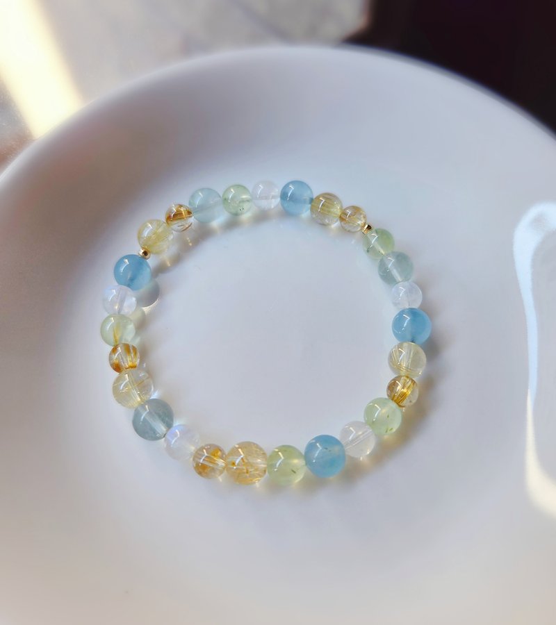ゴールデンルチルクォーツ、アクアマリン、プラチナルチルクォーツ、プレナイト、ブルーフローライト、ムーンストーンのクリスタルブレスレット - ブレスレット - 宝石 多色