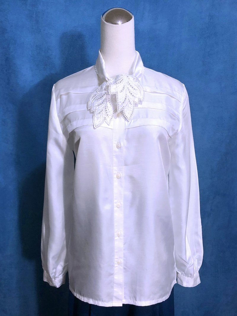 EMBROIDERED NECK DRESSED LONG SLEEVE VINTAGE SHIRT / VINTAGE - เสื้อเชิ้ตผู้หญิง - เส้นใยสังเคราะห์ ขาว