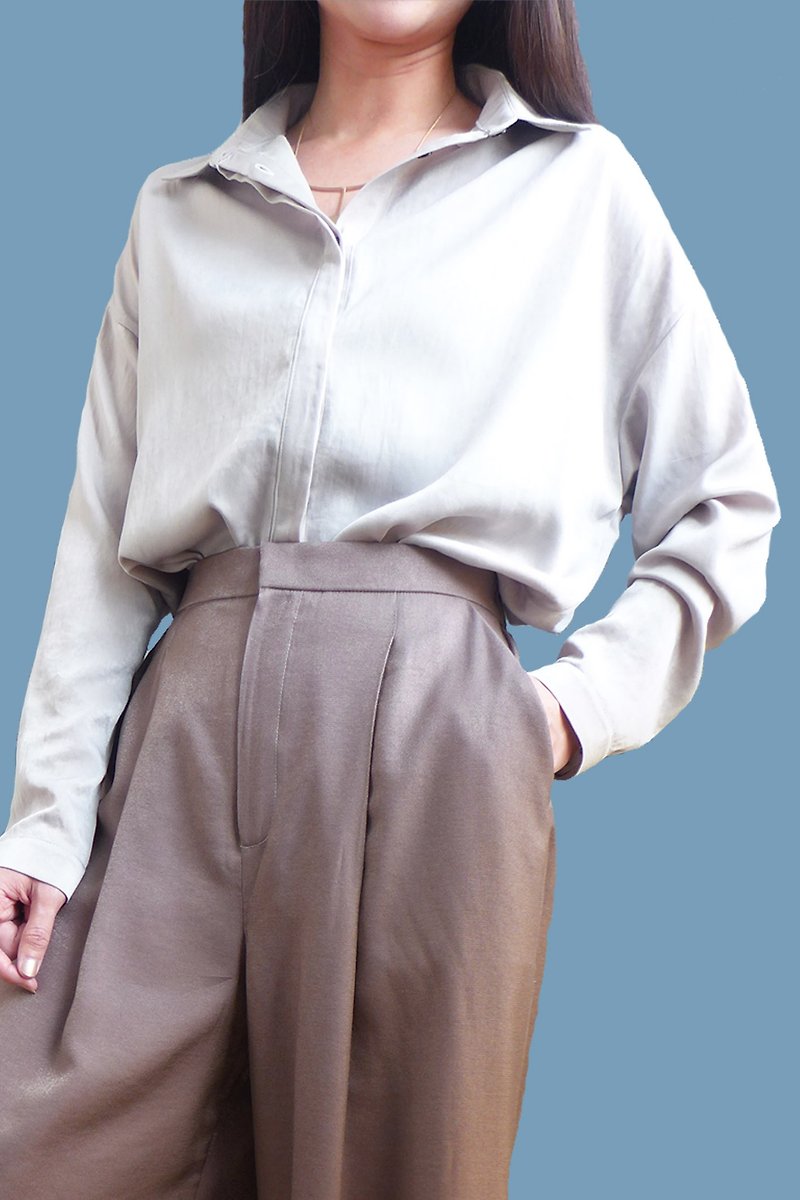 微光澤薄襯衫－雪銀 - 女裝 上衣 - 聚酯纖維 銀色