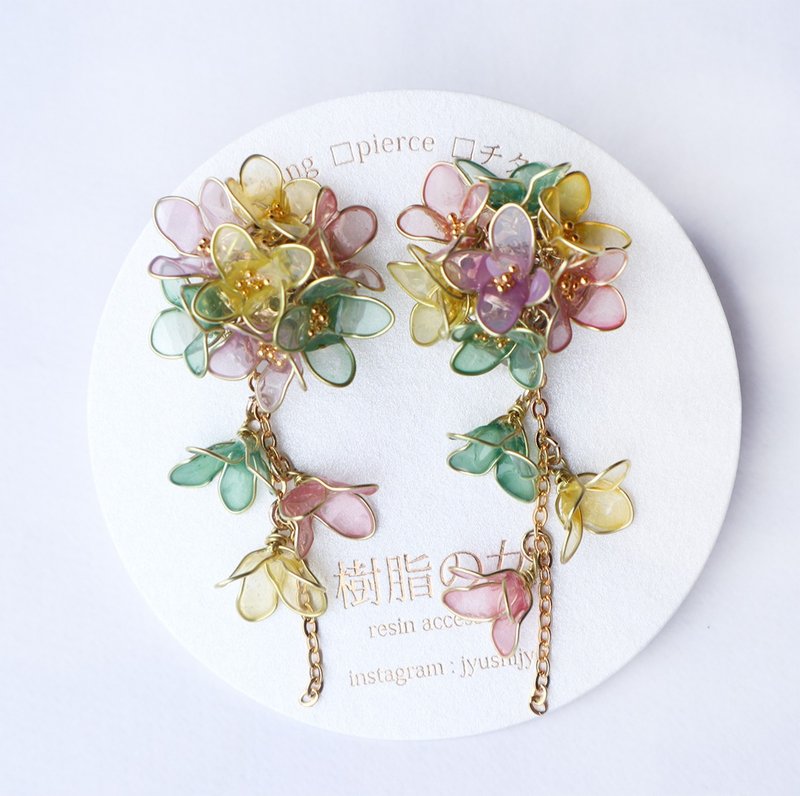 Blooming flower earrings yellow - ต่างหู - วัสดุอื่นๆ สีเหลือง