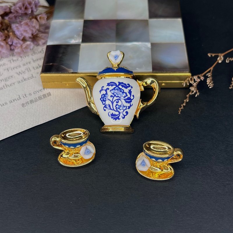 Avon 雅芳手捏陶茶壺茶杯 胸針耳針 - 耳環/耳夾/耳骨夾 - 陶 白色