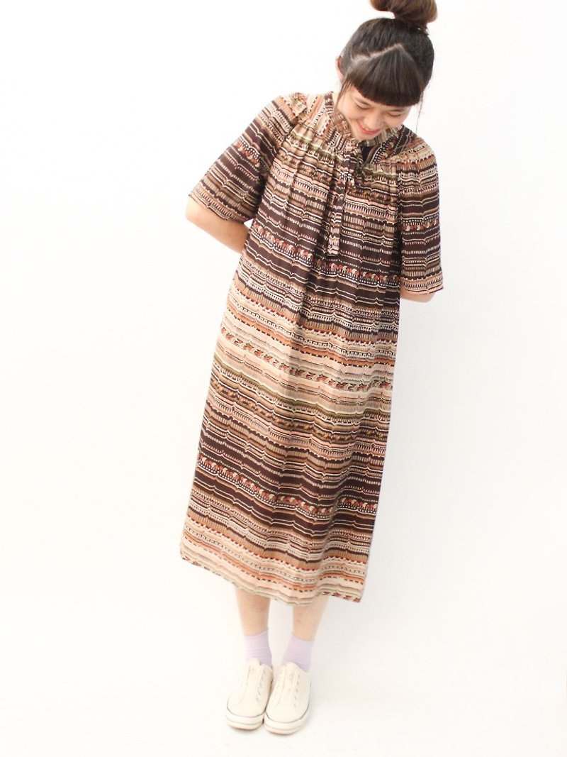 Retro Earth Color Stripe Totem Short Sleeve Loose Vintage Dress Vintage Dress - ชุดเดรส - เส้นใยสังเคราะห์ สีนำ้ตาล