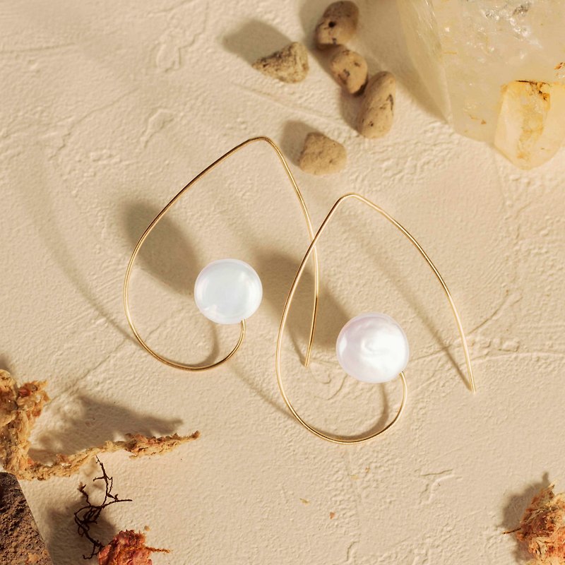 經典珍珠14k合金耳環 Pearl Swirl Earring - 耳環/耳夾 - 其他金屬 金色