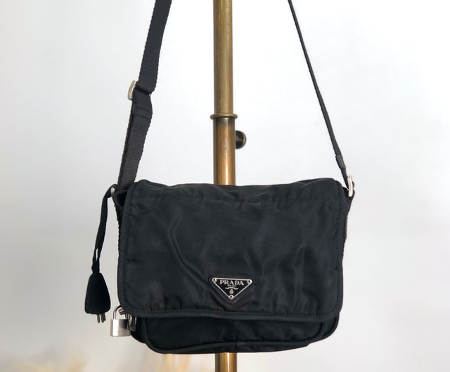 PRADA プラダ ナイロン ショルダーバッグ ブラック トライアングルロゴ PRADA プラダ トライアングルロゴ ナイロン ショルダーバッグ