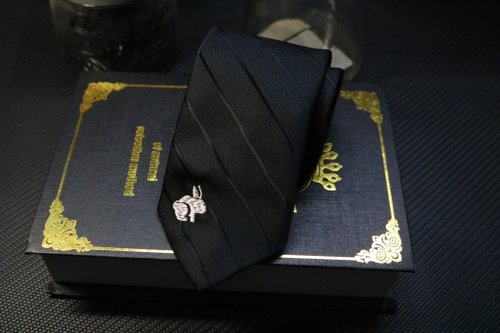 【美品】batsu archive y2k 刺繍 ネクタイ 黒 京 PUNK 美品】batsu archive y2k 刺繍 ネクタイ 黒 京 PUNK