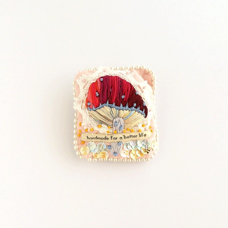 sakura pink- red square pillow embroidered mushroom brooch - เข็มกลัด - งานปัก สึชมพู