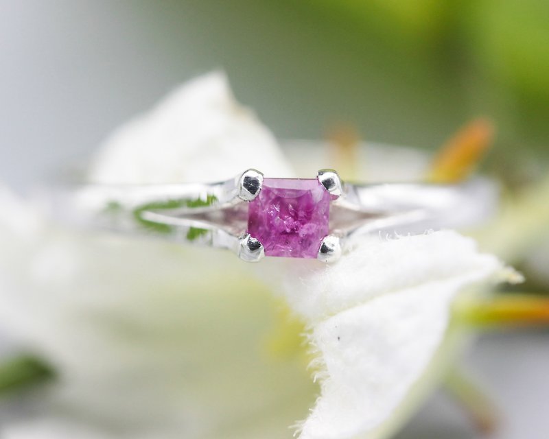 Square cabochon Pink sapphire ring in silver prongs setting - 戒指 - 純銀 銀色