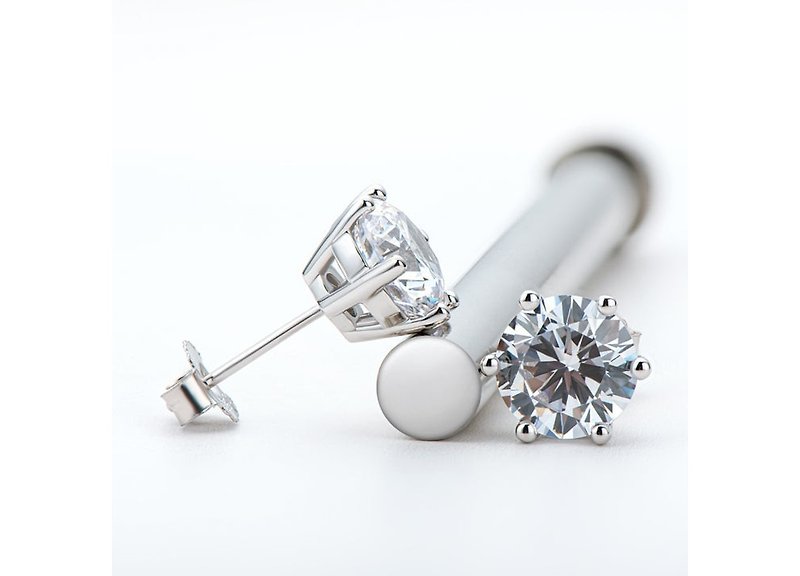 1 carat classic six-claw Moissanite earrings--couple jewelry emerald crystal - ต่างหู - เพชร 