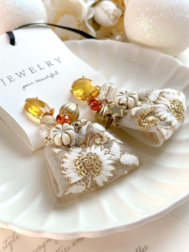 Crystal Embroidered Earrings - ต่างหู - คริสตัล สีทอง