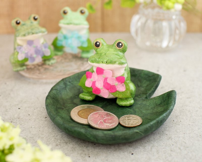 紫陽花の花束をあなたに　カエルと紫陽花の置物　ハスの葉トレイ付き　小物入れ/コイントレイ　和紙インテリア - 擺飾/家飾品 - 紙 綠色