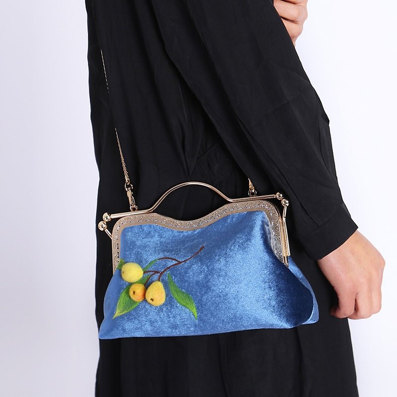 轲Artificial material Handmade 口口口 Gold Small bag Female bag Shoulder Bag Diagonal handbag Literary Retro Clutch - กระเป๋าคลัทช์ - วัสดุอื่นๆ 