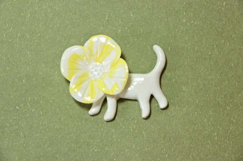 Waking Up by Moonlight in the Garden | Light Clay Yellow Flower White Cat Brooch